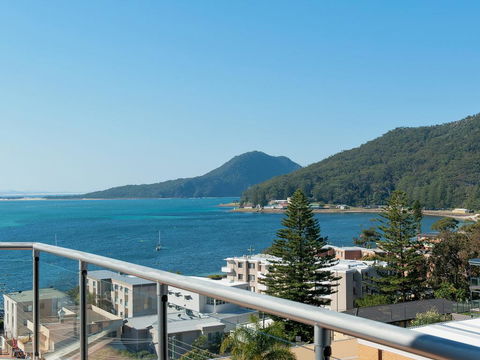 Views, Views & More Views, Sub-Penthouse In Shoal Bay - eAccommodation 1