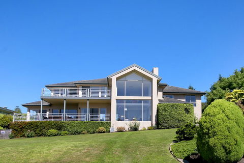Vue De La Mer Luxury Family Retreat With Tennis Court, Pool, Spa, Water Views - eAccommodation 1
