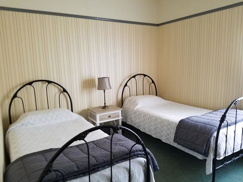 Wagga Wagga Country Cottages - eAccommodation 3