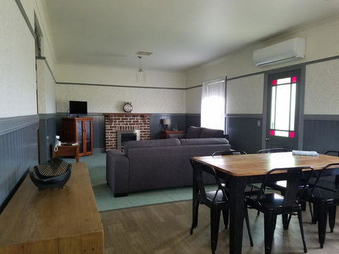 Wagga Wagga Country Cottages - eAccommodation 0
