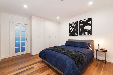 Walk To The City, Fish Market, Darling Harbour - eAccommodation 1