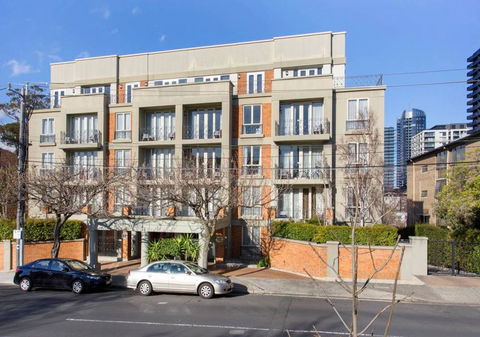 Walk To The MCG, The Tan, Botanic Gardens & Train - eAccommodation 0