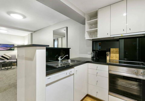 Walk To The MCG, The Tan, Botanic Gardens & Train - eAccommodation 1