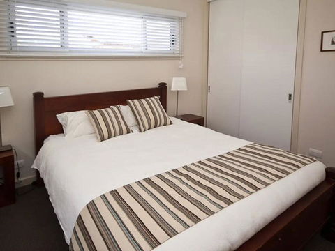 Wangi Lakehouse - Renovated Lake Macquarie Lakefront Location - eAccommodation 3