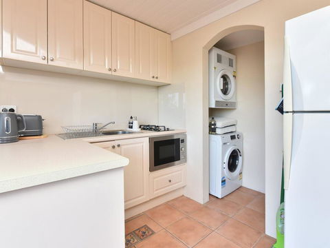 Wangi Waterfront Delight 1bdr Studio - eAccommodation 3