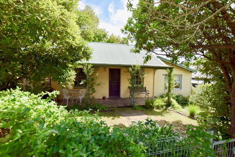 Waragil Cottage - Original Settler's Home - eAccommodation 0