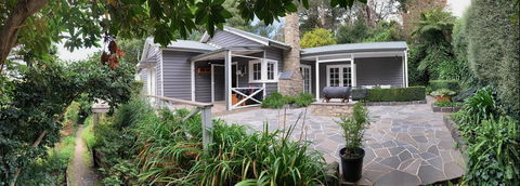 Warby Weekender - eAccommodation 0