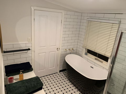 Warby Weekender - eAccommodation 1