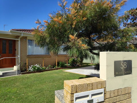 Warilla Sands - eAccommodation 1