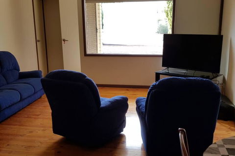 Warmont Apartments Self Contained Home - eAccommodation 3