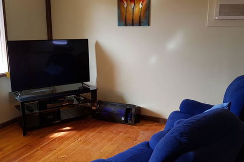 Warmont Apartments Self Contained Home - eAccommodation 2