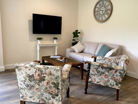 Waterfall Unit Farm Stay - eAccommodation 3