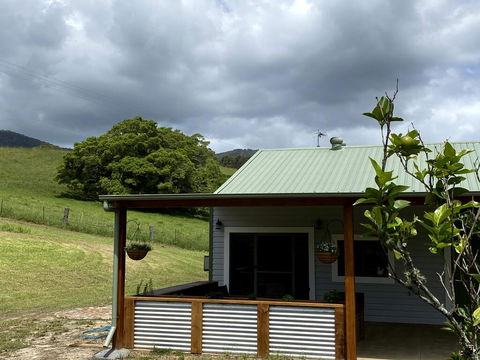 Waterfall Unit Farm Stay - eAccommodation 1