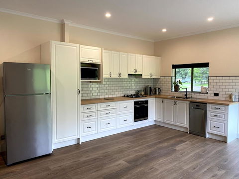 Waterfall Unit Farm Stay - eAccommodation 2