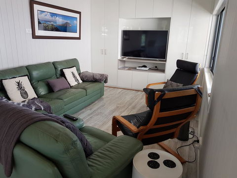 Waterfront 2 Bed Luxury Apartment In Corlette, Port Stephens - Sleeps 4 - eAccommodation 1