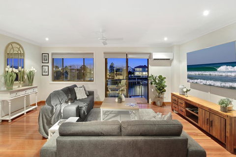 Waterfront Boutique Apartment - Personal Concierge - eAccommodation 0