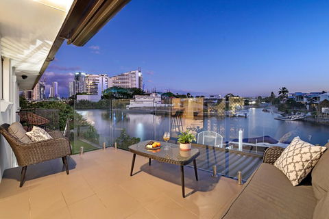 Waterfront Boutique Apartment - Personal Concierge - eAccommodation 2