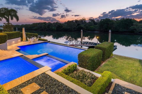 Waterfront Home / Amazing Place To Be - eAccommodation 1