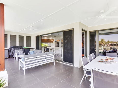 WATERFRONT HOME BORDERING MOOLOOLABA - eAccommodation 2