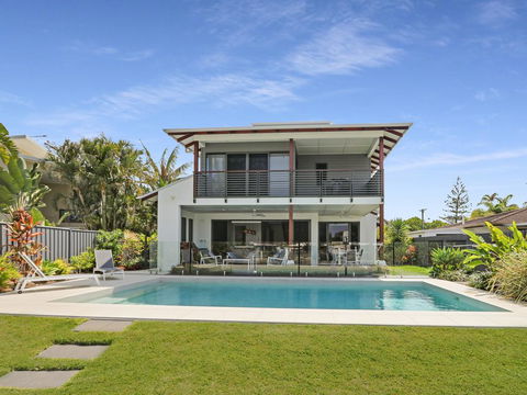 WATERFRONT HOME BORDERING MOOLOOLABA - eAccommodation 0