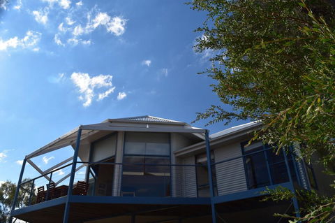 Waterline Holiday Home - eAccommodation 1