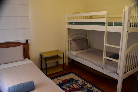 Waterline Holiday Home - eAccommodation 2