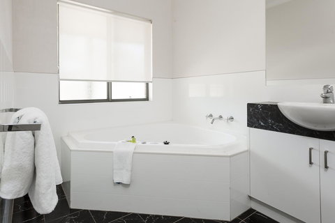 Blazing Stump Motel & Suites - eAccommodation 33