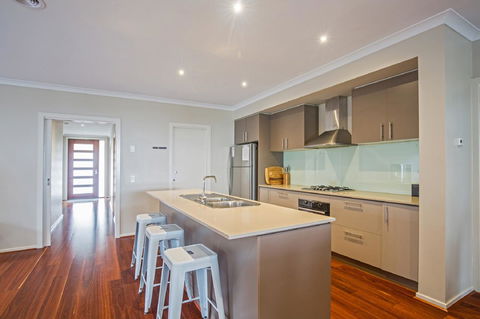 Nautical Rise Torquay - eAccommodation 6