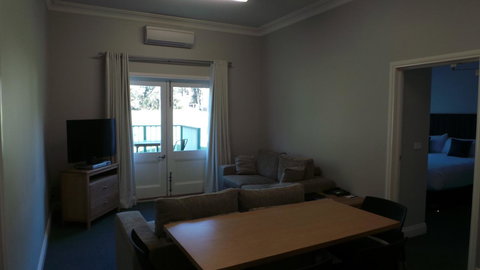 Oscar\'s On The Yarra - eAccommodation 21