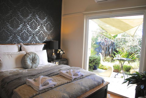 Bed Of Roses - eAccommodation 2