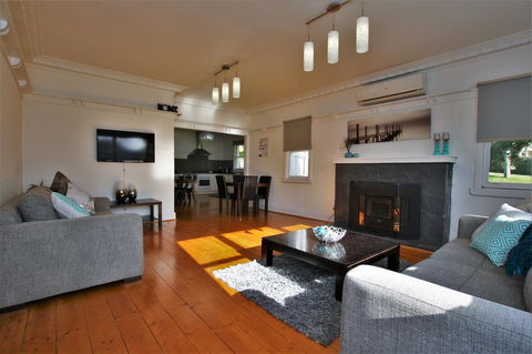 A Stroll Away - eAccommodation 0