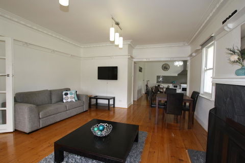 A Stroll Away - eAccommodation 2