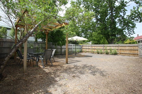 A Stroll Away - eAccommodation 11