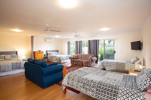 Austral Place 88 Via Merri River - eAccommodation 15