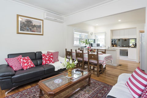 Hillside House - eAccommodation 1