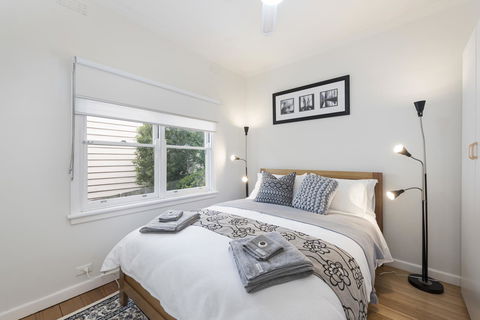 Hillside House - eAccommodation 7