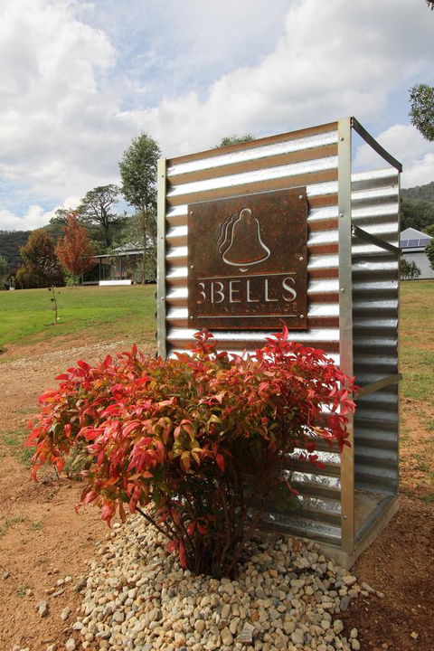 3 Bells Alpine Cottage - eAccommodation 12