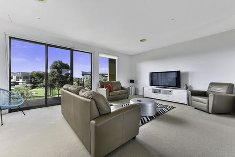 Torquay Golf Retreats - Pool, Beach, Tennis, Golf - eAccommodation 0