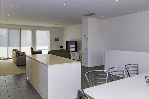 Torquay Golf Retreats - Pool, Beach, Tennis, Golf - eAccommodation 3