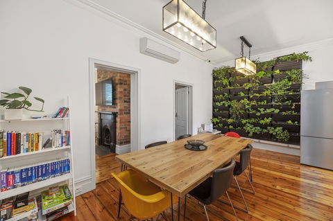 Work Sleep Live Melbourne - eAccommodation 0