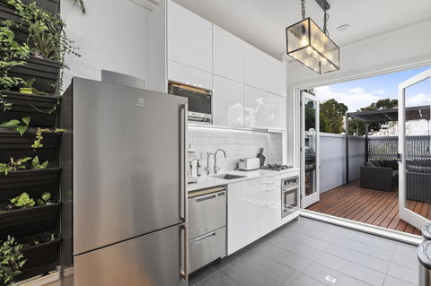 Work Sleep Live Melbourne - eAccommodation 14