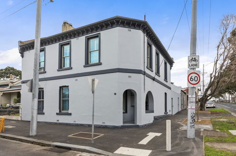 Work Sleep Live Melbourne - eAccommodation 17