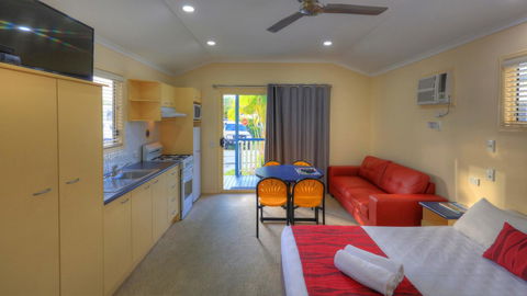 Alex Beach Cabins And Tourist Park - eAccommodation 23