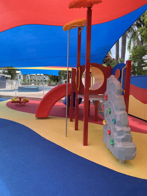 Alex Beach Cabins And Tourist Park - eAccommodation 6