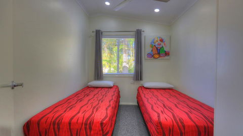 Alex Beach Cabins And Tourist Park - eAccommodation 31