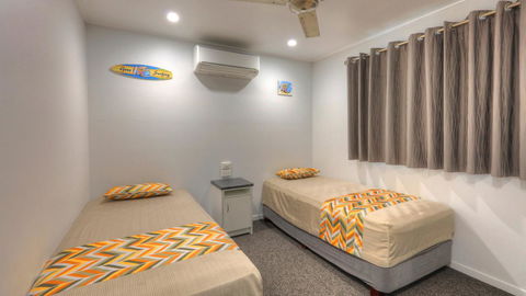 Alex Beach Cabins And Tourist Park - eAccommodation 10