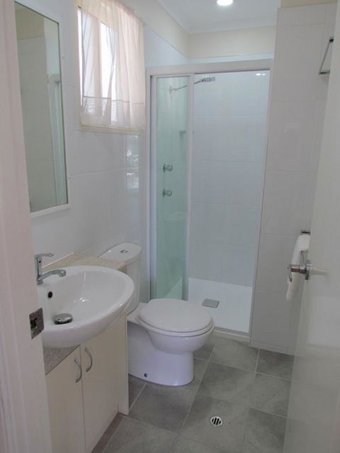 Alex Beach Cabins And Tourist Park - eAccommodation 37