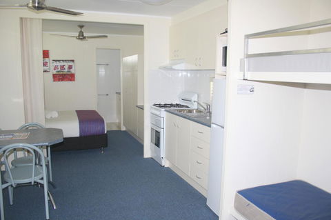 Alex Beach Cabins And Tourist Park - eAccommodation 41