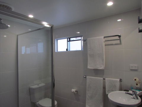 Alex Beach Cabins And Tourist Park - eAccommodation 1