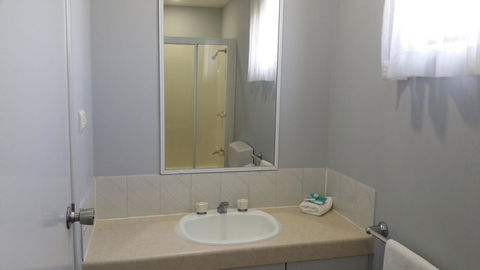 Alex Beach Cabins And Tourist Park - eAccommodation 2